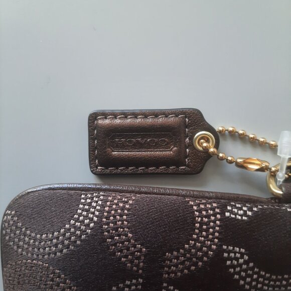 Coach Small Wristlet New With Tags & Box - Picture 4 of 7